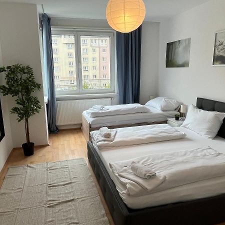 Cool Schonbrunn Apt 2Br Apartman Bécs Kültér fotó