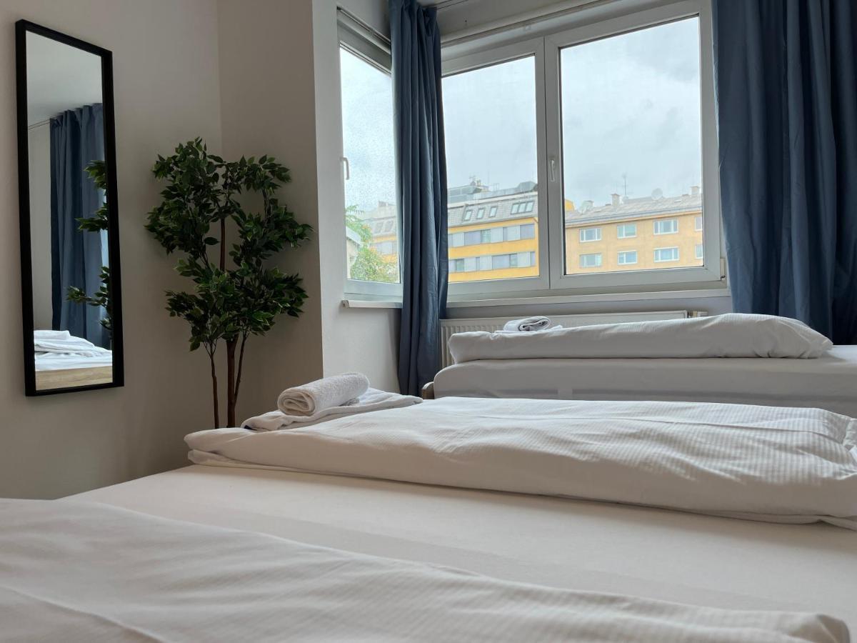 Cool Schonbrunn Apt 2Br Apartman Bécs Kültér fotó