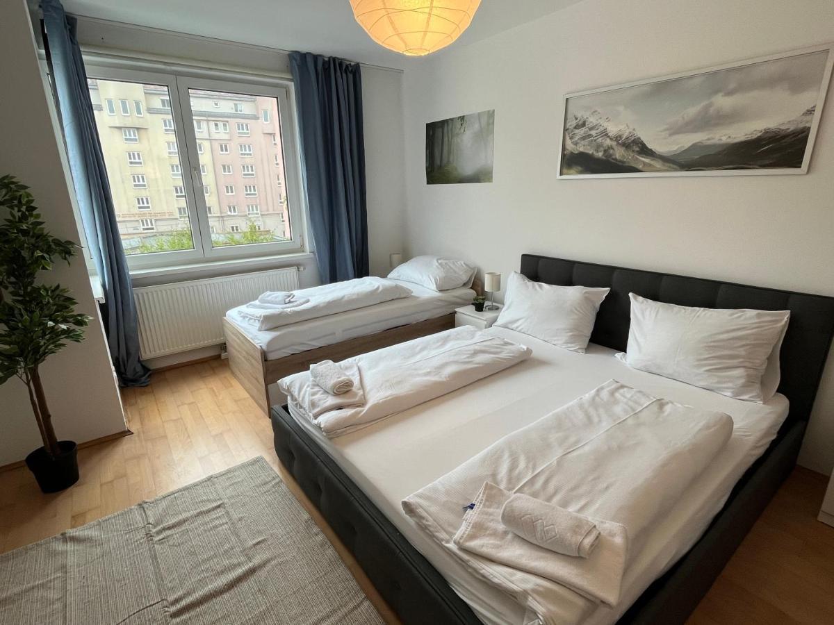 Cool Schonbrunn Apt 2Br Apartman Bécs Kültér fotó
