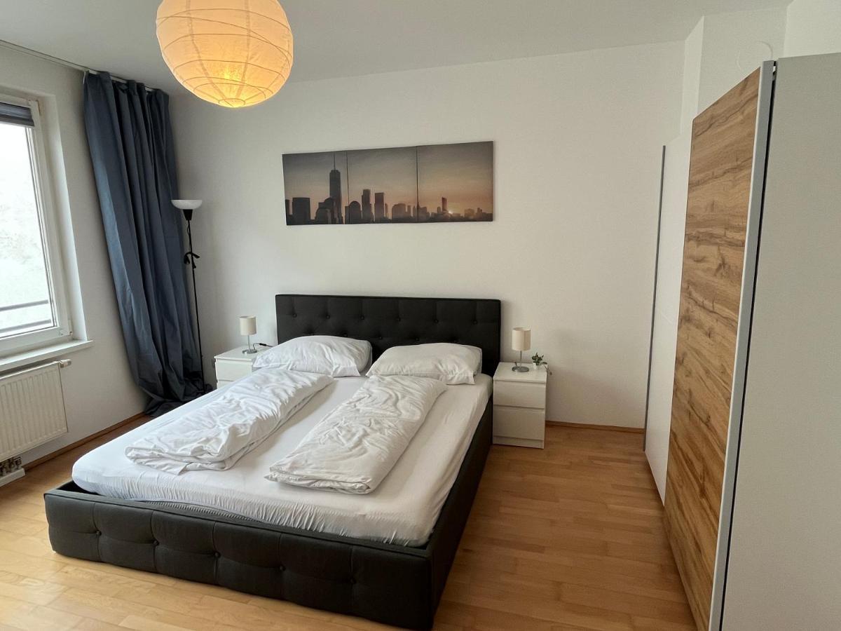 Cool Schonbrunn Apt 2Br Apartman Bécs Kültér fotó