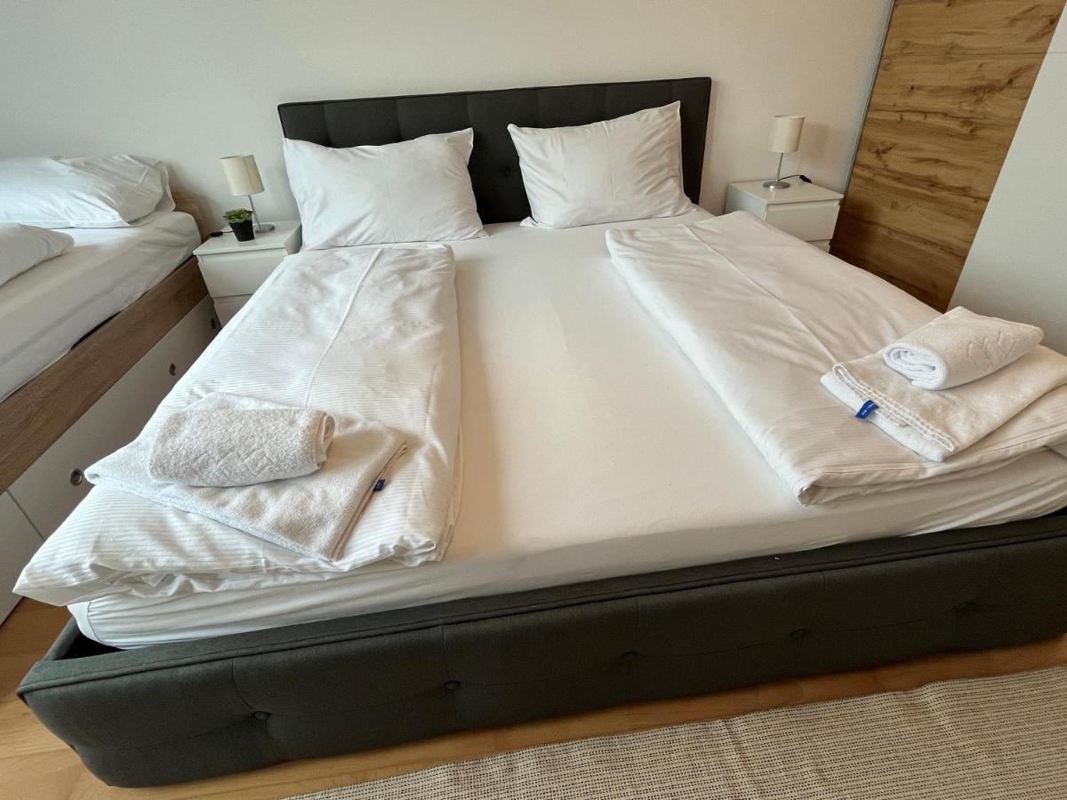 Cool Schonbrunn Apt 2Br Apartman Bécs Kültér fotó