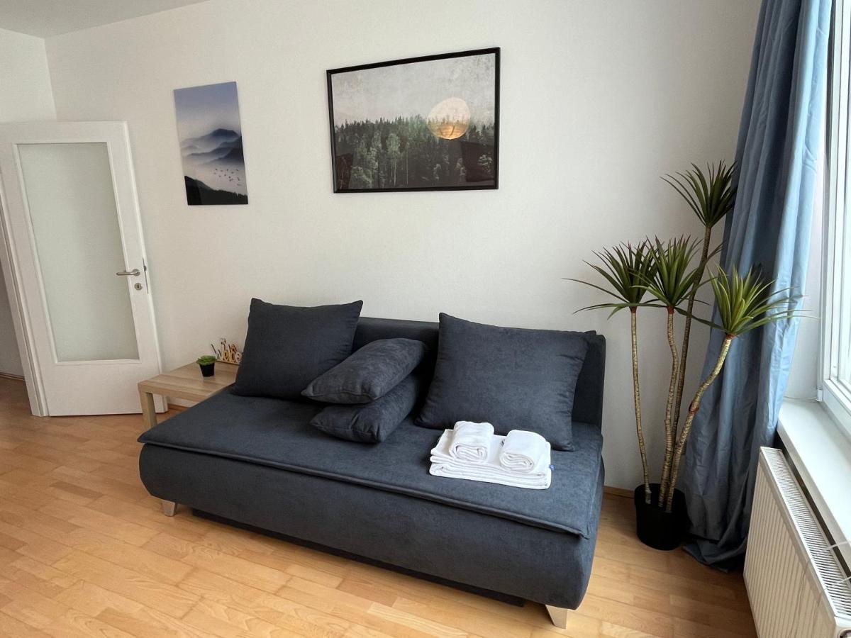 Cool Schonbrunn Apt 2Br Apartman Bécs Kültér fotó