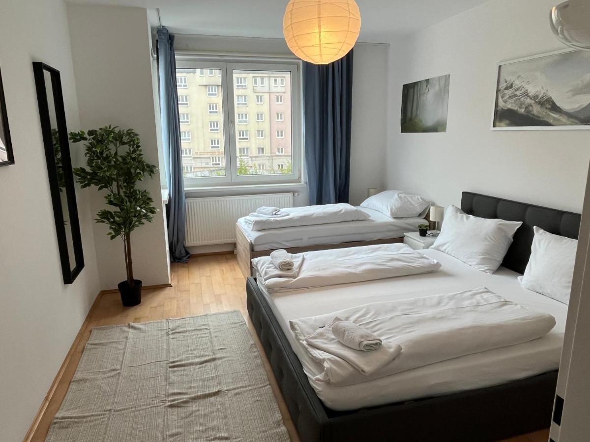 Cool Schonbrunn Apt 2Br Apartman Bécs Kültér fotó
