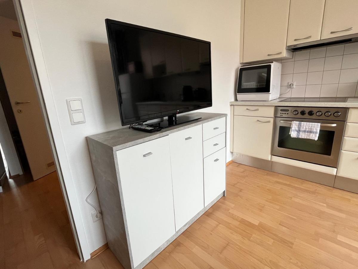 Cool Schonbrunn Apt 2Br Apartman Bécs Kültér fotó